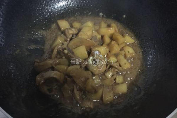 土豆焖鸡块的做法图解8