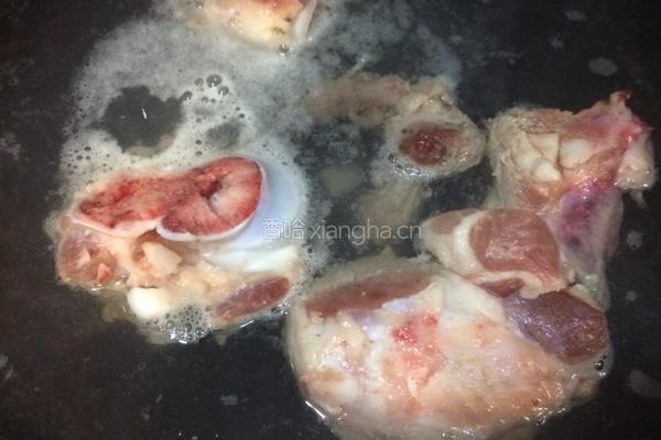 筒子骨藕汤的做法图解1