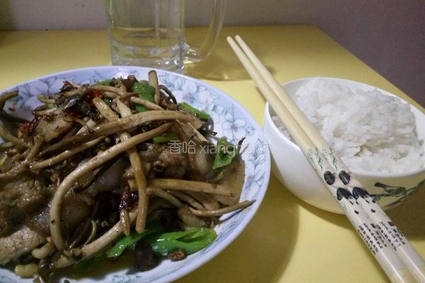 茶树菇炒五花肉