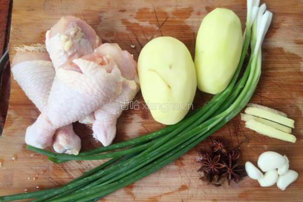土豆烧鸡腿的做法图解1