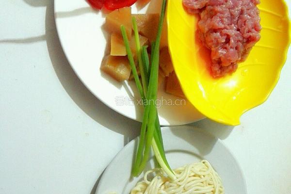 菠萝咕噜肉盖浇面的做法图解1