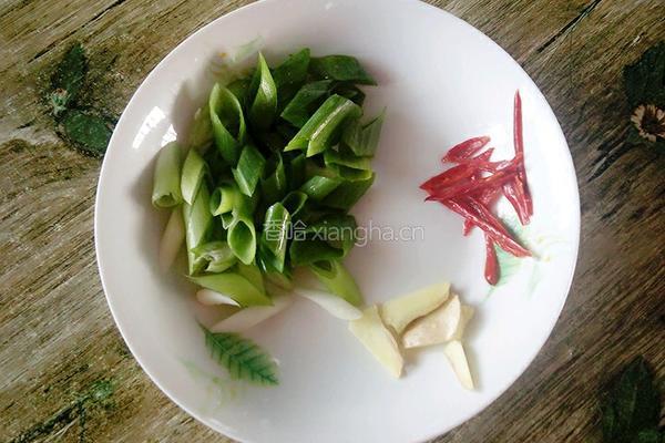 卷心菜炒滑子蘑的做法图解7