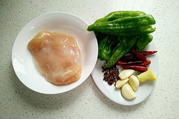 青椒麻辣鸡丁的做法图解1