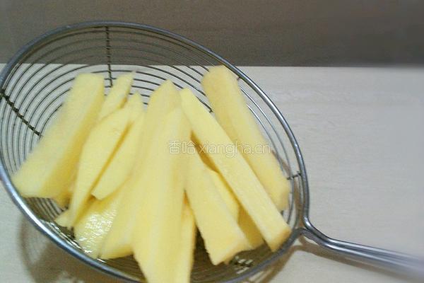 炸薯条的做法图解2