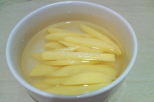 炸薯条的做法图解3