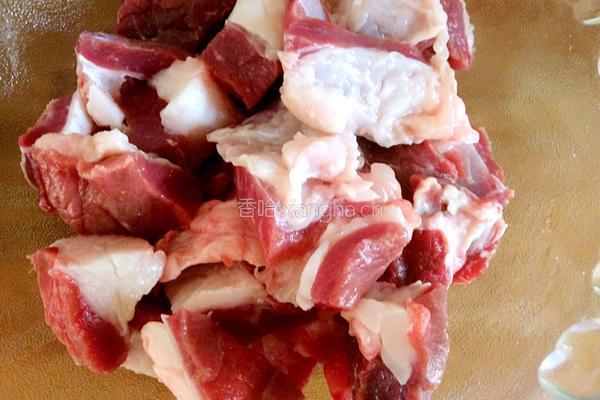牛肉土豆的做法图解1
