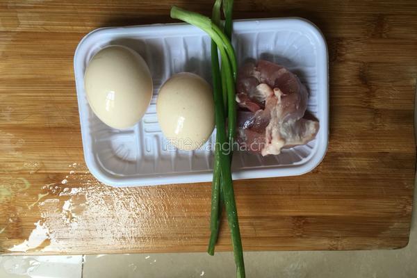 肉末蒸水蛋的做法图解1
