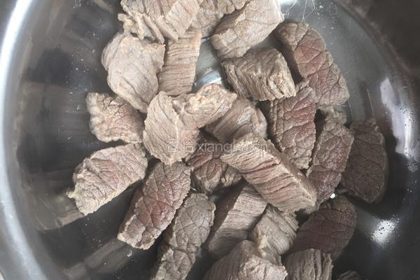 牛肉炖胡萝卜的做法图解3