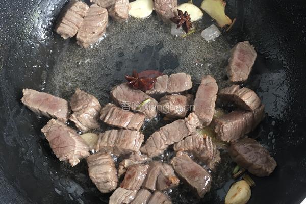牛肉炖胡萝卜的做法图解5