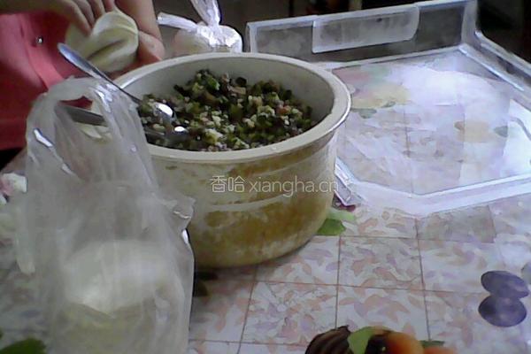 木耳饺子的做法图解2