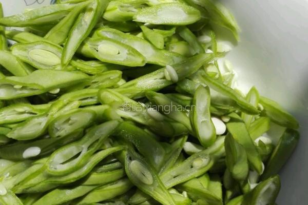 豆角焖饭的做法图解2