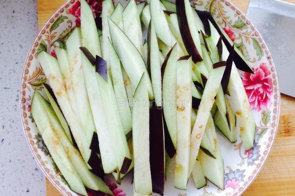 糖醋茄子的做法图解2