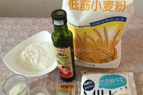 披萨饼皮的做法图解1