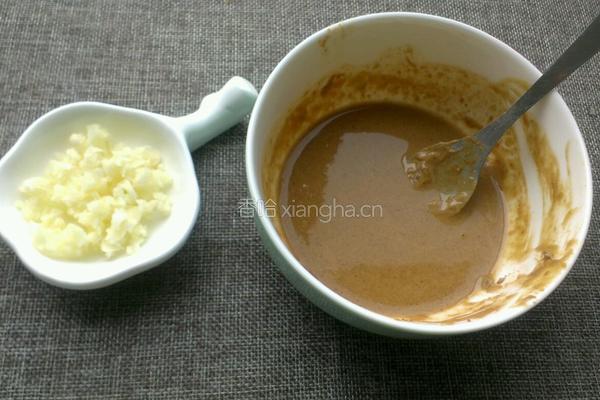 芝麻酱拌茼蒿叶的做法图解3