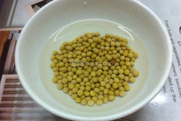 青椒炒黄豆的做法图解2
