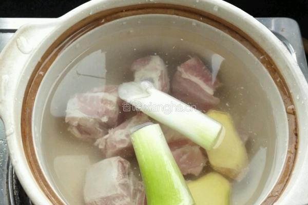 排骨炖藕的做法图解2