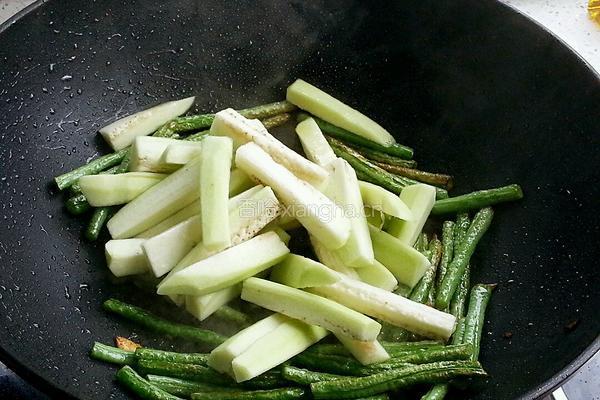 蚝油茄子烧豆角的做法图解12