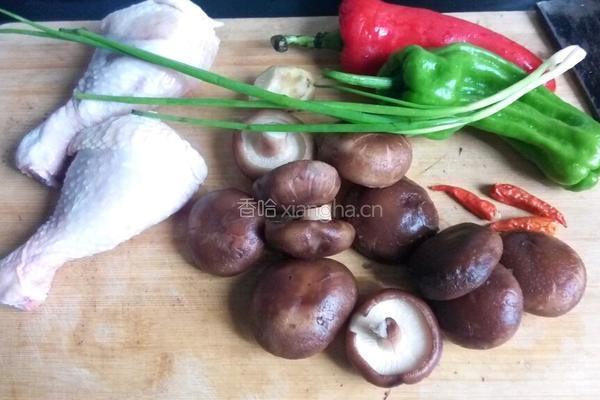 香菇鸡腿的做法图解1