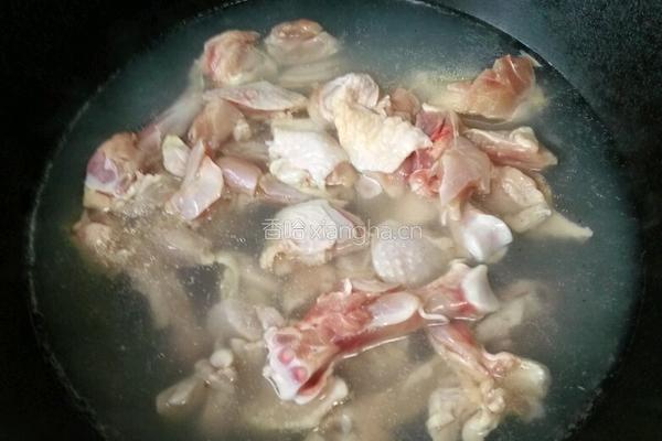 小土豆炖鸡块的做法图解3