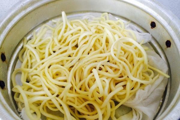 蒸面条的做法图解2