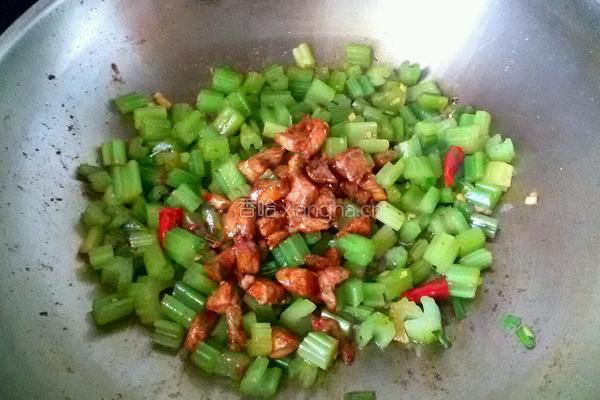 芹菜炒牛肉的做法图解10