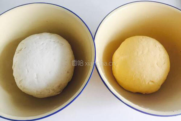 金边玫瑰馒头的做法图解1