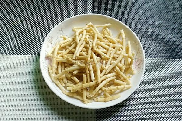 凉拌折耳根（鱼腥草）的做法图解1