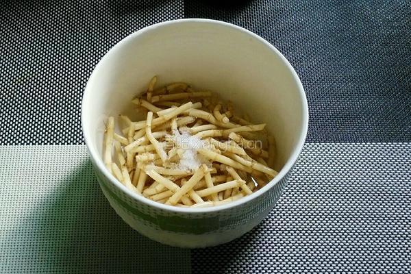 凉拌折耳根（鱼腥草）的做法图解2