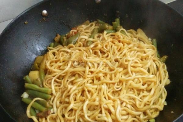 土豆豆角焖面的做法图解9