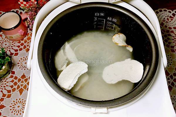 清肝明目枸杞子粥的做法图解3
