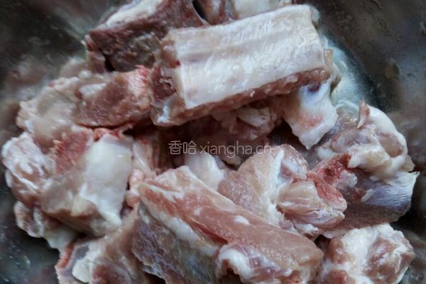 菠萝排骨的做法图解1