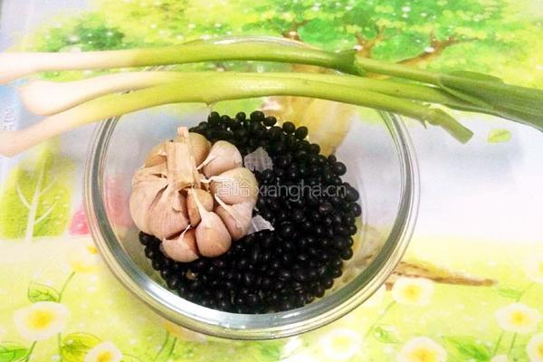 炒黑豆的做法图解1