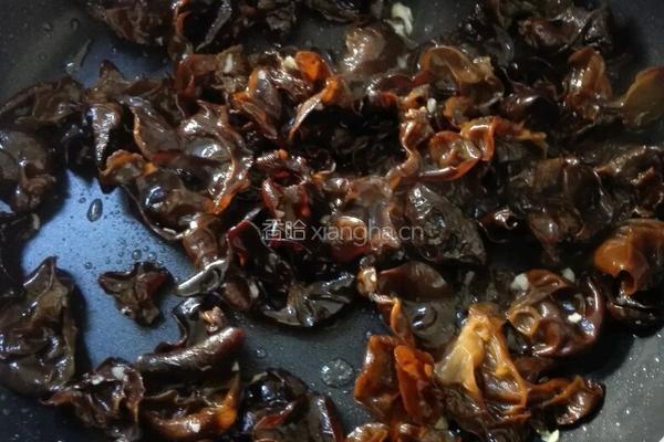 芹菜炒木耳的做法图解8