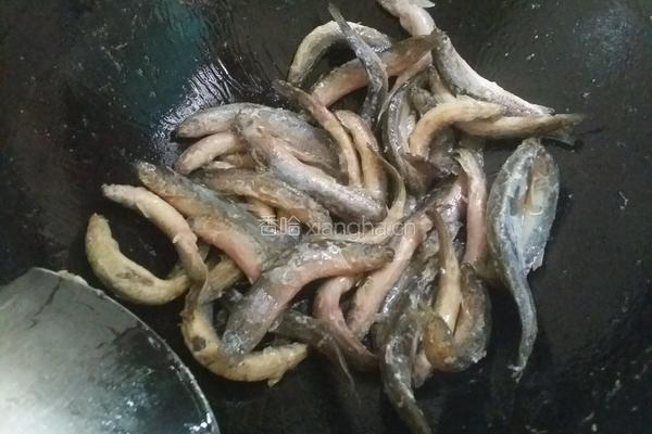 干煸泥鳅的做法图解3
