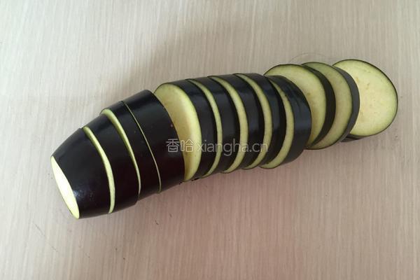 蒜香烤茄子的做法图解1