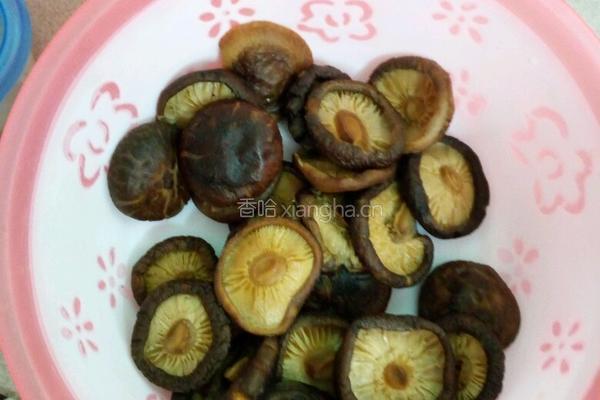 香菇夹肉的做法图解1