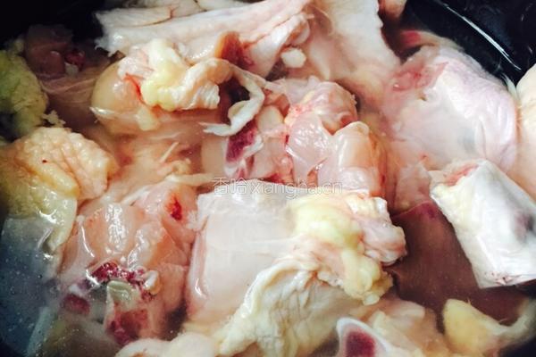 香菇土豆炖鸡块的做法图解1