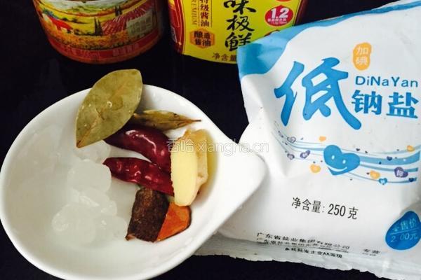 香菇土豆炖鸡块的做法图解3