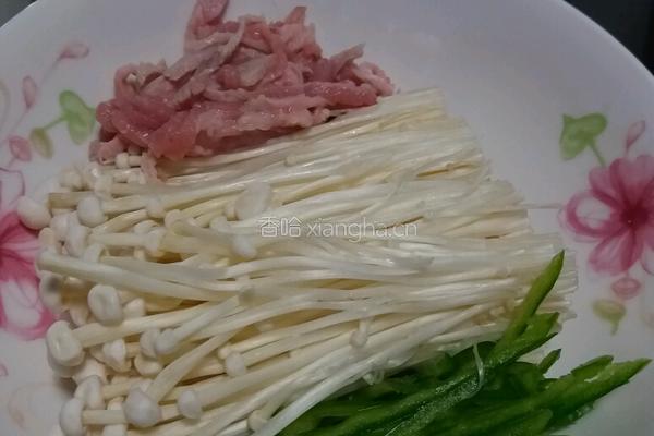 金针菇炒肉的做法图解1