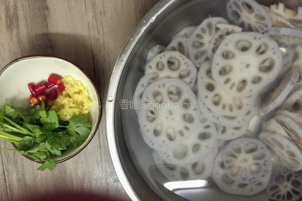 姜汁藕片的做法图解2