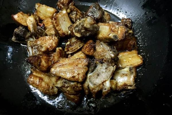小土豆烧排骨的做法图解5