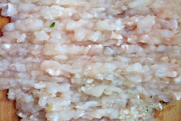 芹菜龙利鱼肉馄饨的做法图解2