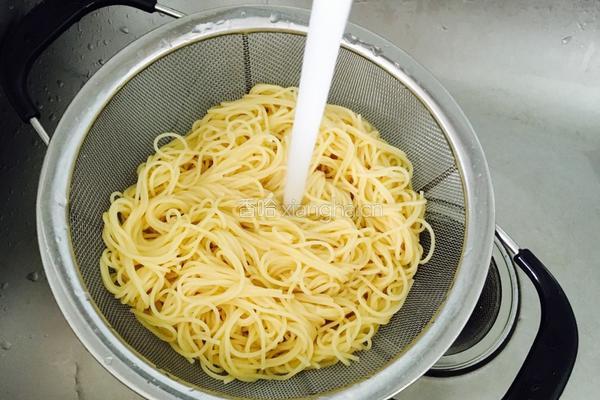 虾仁意大利面的做法图解2