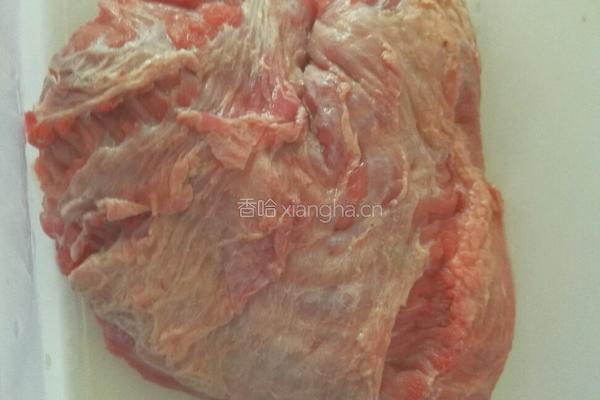 胡萝卜烧牛肉的做法图解1