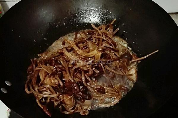 干炒茶树菇的做法图解6