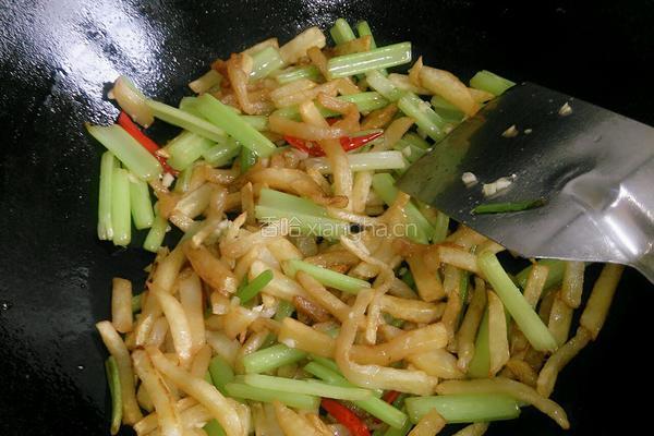 干煸土豆条的做法图解5