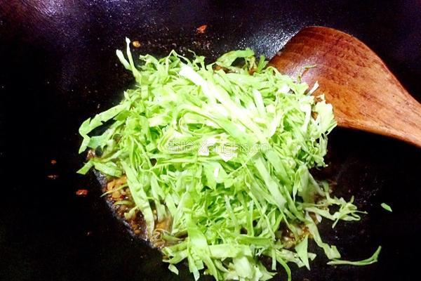 老干妈炒饼的做法图解10