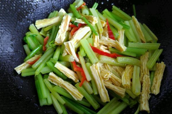 芹菜炒腐竹的做法图解6