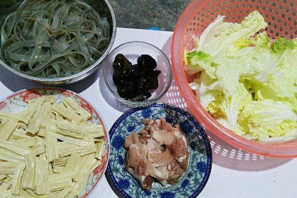 大白菜炖粉条的做法图解2