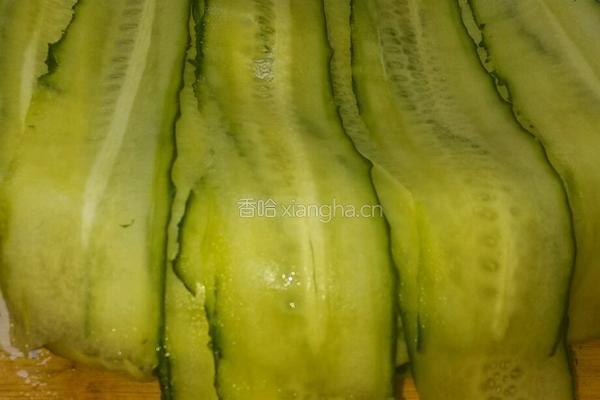 凉拌卷黄瓜的做法图解3